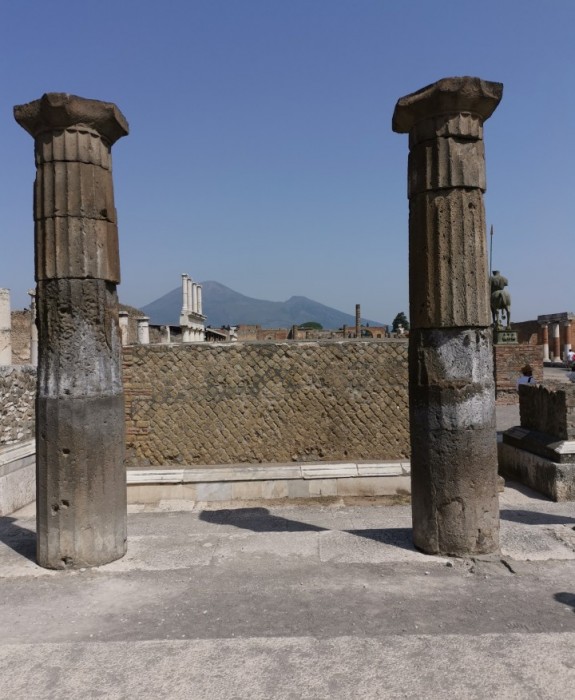 Daytrip to Vesuvius and Pompeii ruins